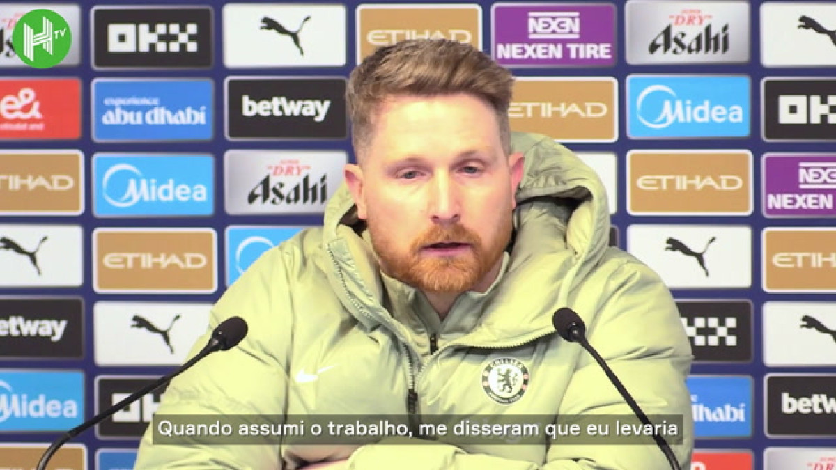 Interino despista sobre futuro técnico do Chelsea