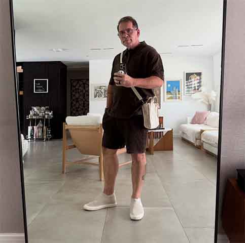 Hassum já havia realizado uma cirurgia bariátrica em 2014, que o ajudou a perder 63 kg inicialmente. Recentemente, ele enfatizou a importância de buscar ajuda profissional e manter a disciplina para alcançar e manter a saúde desejada.
