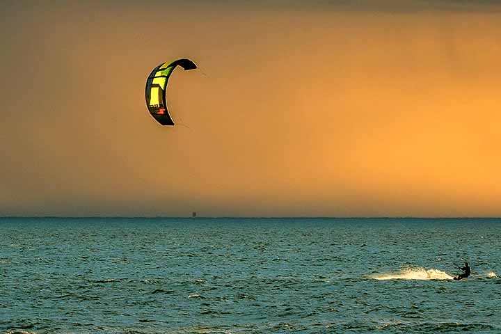 Esse kite inflável tinha a capacidade de ser relançado da água após cair, solucionando um problema que existia nas tentativas anteriores.