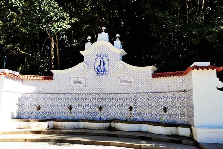 Fonte Judith é de água natural localizada no bairro do Alto. Construída em 1920 pelo pedreiro Manoel Guedes da Costa, seu nome tem origem na filha de Luiz de Oliveira, antigo proprietário das terras, que teria sido curada de uma grave enfermidade.