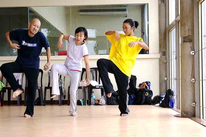 Para muitos artistas, o butô não é apenas uma dança, mas um estado de presença, um modo de existir e de revelar algo que normalmente permanece oculto no cotidiano.

