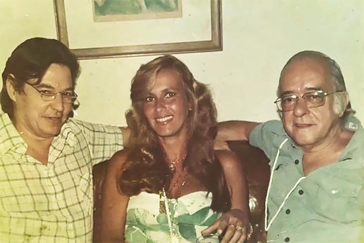 O início de tudo foi na década de 1940, quando passou a tocar piano em bares e casas noturnas do Rio de Janeiro. Na década seguinte, trabalhou como arranjador no Estúdio Continental, onde gravou Incerteza, interpretada por Mauricy Moura.