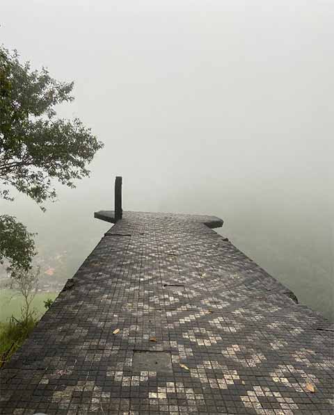 A região que hoje compreende Engenheiro Paulo de Frontin era habitada por índios Tamoios e posteriormente se tornou um ponto de parada para o gado.