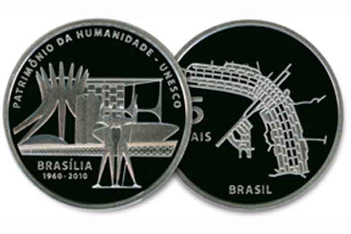 2010: Foram fabricadas 30 mil unidades de moedas de R$ 5 em homenagem à cidade de Brasília, declarada Patrimônio da Humanidade pela UNESCO.