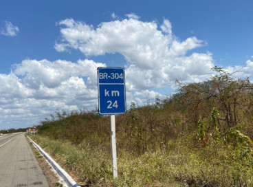 Após morte de jovem por atropelamento, moradores travam a BR-304 cobrando segurança 