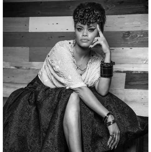 Andra Day, nome artístico de Cassandra Monique Batie, nasceu em 30 de dezembro de 1984, em Washington, nos Estados Unidos.