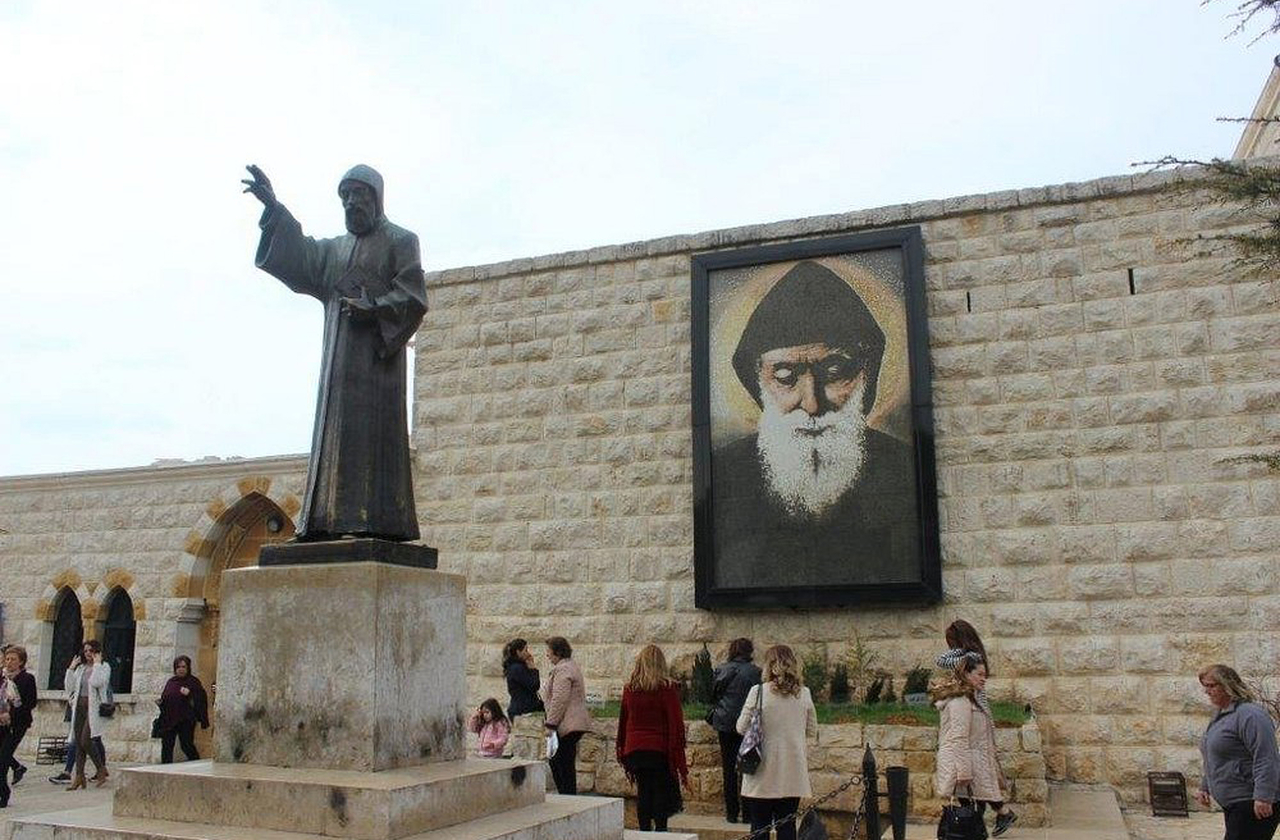 Milhares de peregrinos visitam Annaya anualmente buscando cura e consolo. O santo, por sinal, é visto como intercessor poderoso em tempos de sofrimento e sua popularidade cresce continuamente no mundo inteiro.