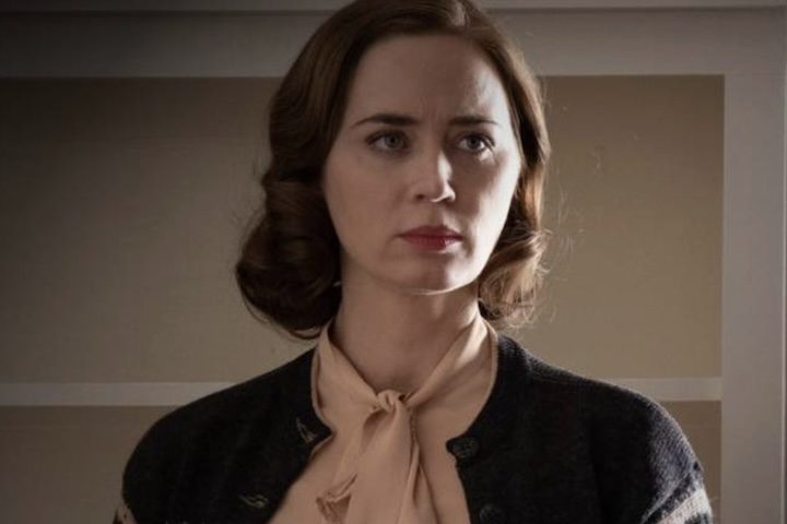 Enquanto assistia a um vídeo de Tilly em uma entrevista, a atriz Emily Blunt se indignou: Isso é realmente assustador [...] Não façam isso. Por favor, parem. Por favor, parem de destruir nossa conexão humana.