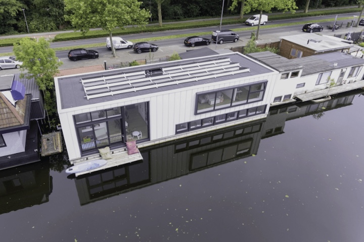 O escritório Waterstudio, fundado por Koen Olthuis em 2003, é dedicado exclusivamente a essas construções.