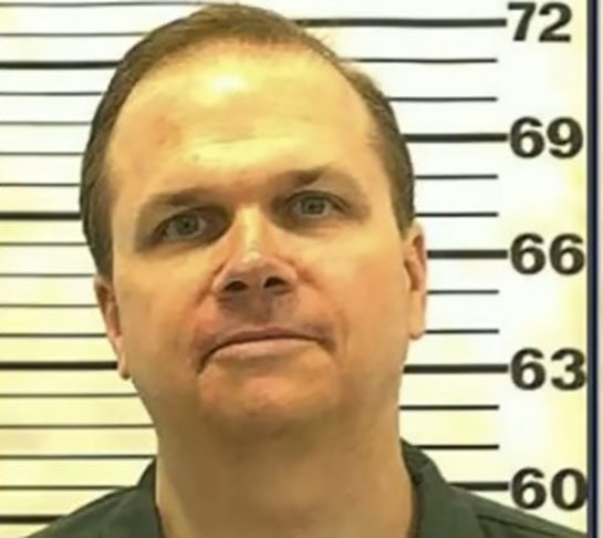 O mais curioso é que esse autógrafo havia sido dado por Lennon para o homem que o assassinou, Mark David Chapman.