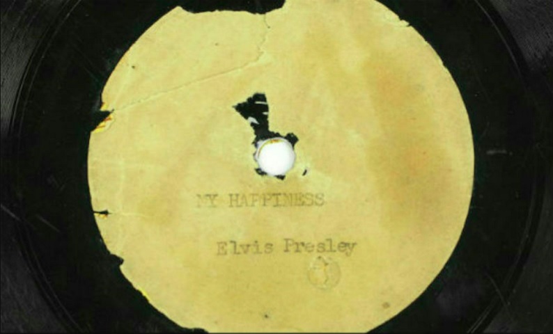 Primeiro disco de Elvis Presley – Outro item do músico adquirido em um leilão, em 2015, foi um disco original de seu primeiro álbum, lançado em 1953, pelo valor de US$ 300 mil - cerca de R$ 1,6 milhão.