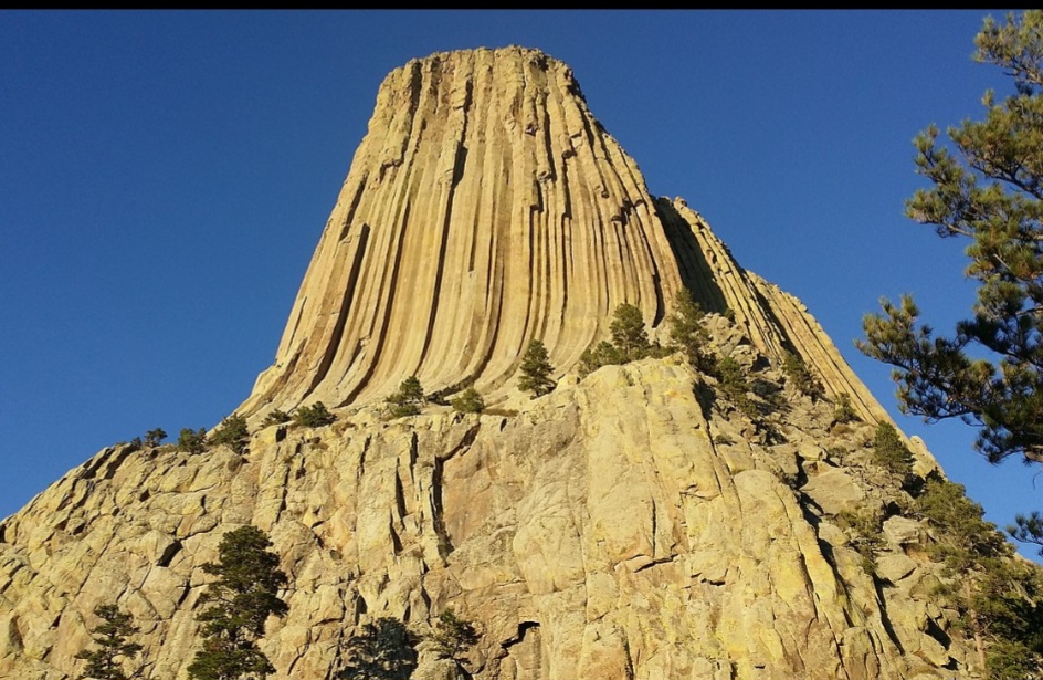 Esse destaque no cinema impulsionou o turismo na região. O local se tornou símbolo da mistura entre o misterioso, o espiritual e o científico.