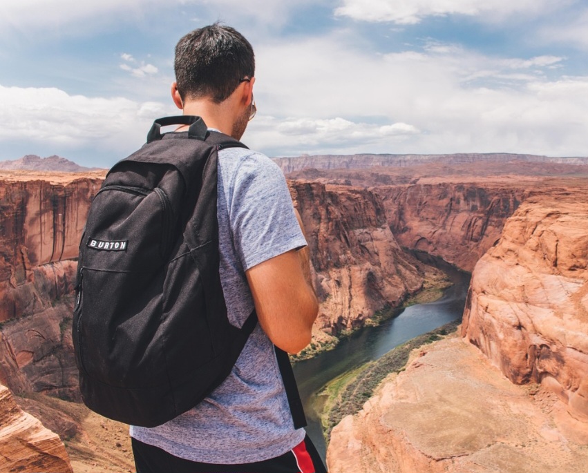 A forma moderna evoluiu com o uso militar. Isso porque os soldados napoleônicos já usavam mochilas, e a ideia foi aprimorada com o desenvolvimento de modelos mais estruturados e ergonômicos.