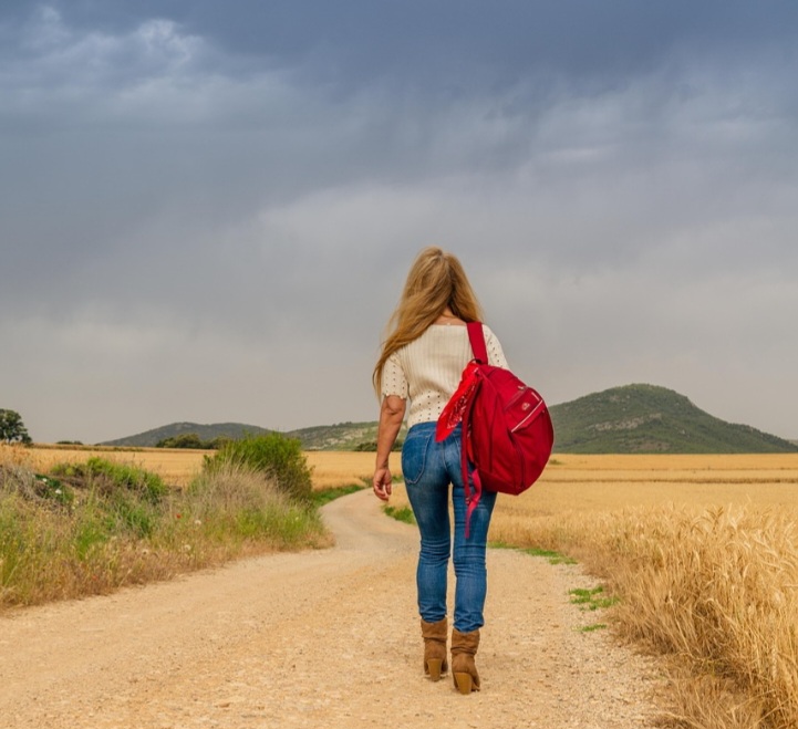 Em 1922, Lloyd Nelson inventou o “Trapper Nelson’s Indian Pack Board”, uma mochila de estrutura rígida ideal para caminhadas. 