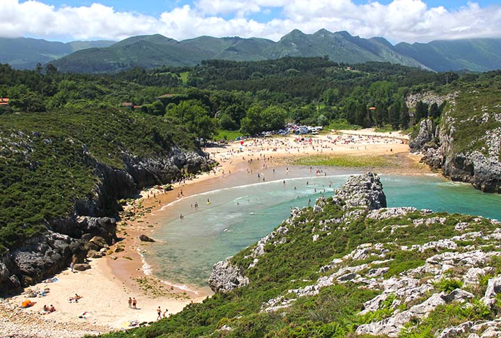 La Gomera é a segunda menor ilha das Canárias, com apenas 20 km de norte a sul. É um tesouro ecológico, com uma bela costa de areais entre falésias. 