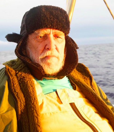 O mastro resistiu a todas as tempestades durante as três longas viagens de volta ao mundo sozinho, mas não resistiu à caneta do Iphan[...] Para um velejador, é quase tirar a alma!, disse Belov pouco antes de inaugurar o museu.