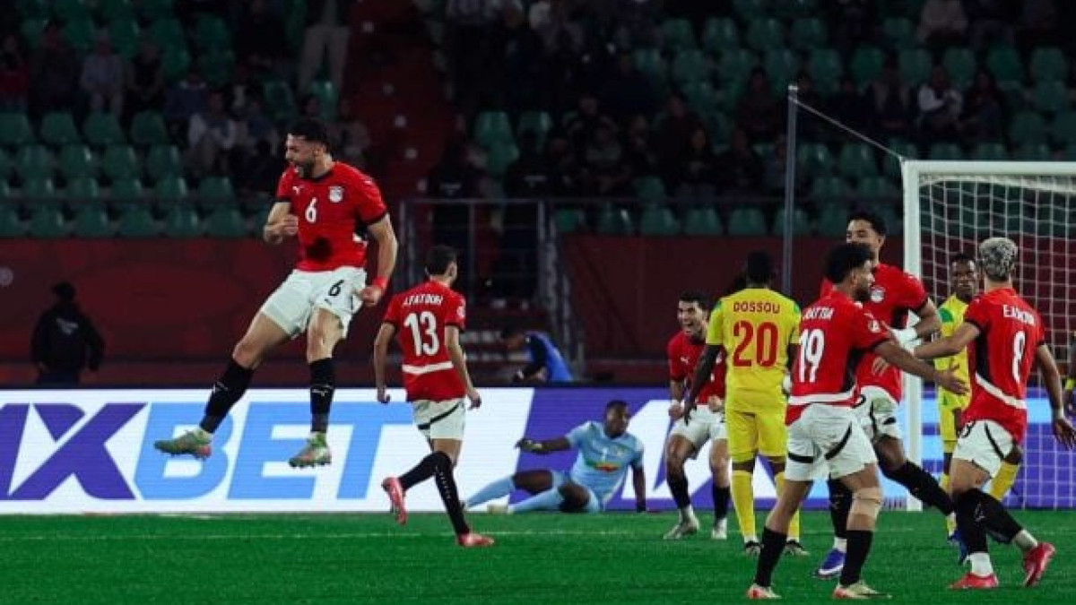 Com Salah decisivo no fim e brilho de Marwan Attia, seleção egípcia faz 3 a 1 e segue viva no torneio