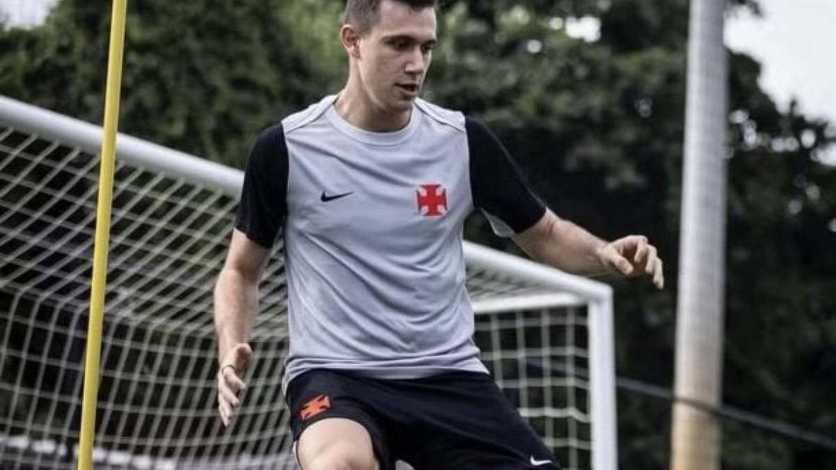 Jogador se recupera de uma lesão no ligamento colateral medial do joelho esquerdo