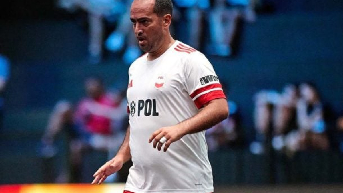 Roger Guerreiro vem jogando a competição pela Polônia, falou da diferença do campo para o Fut 7 e pediu a ajuda do ídolo polônes