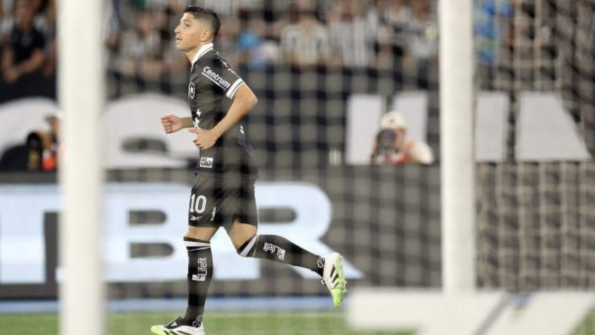 Clube avalia troca por joia da base do Fluminense. Meia-atacante desembarca no Rio de Janeiro nesta terça-feira (6)