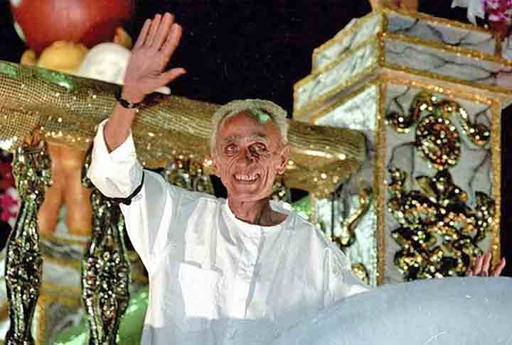 Betinho - Império Serrano 1996 - Com uma vida voltada a ajudar o próximo e projetos sociais, Betinho recebeu a homenagem da escola de Madureira. O ativista esteve na Sapucaí e encantou com simpatia e sua luta social.