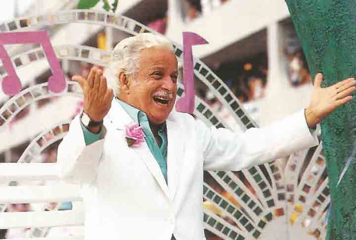 Braguinha - Mangueira 1984 - Novamente a Estação Primeira trouxe um enredo sobre a vida de obra de um cantor brasileiro. Com direito à presença de Braguinha, a Verde e Rosa conquistou mais um título. Naquele carnaval, o primeiro do Sambódromo, ainda teve a disputa de um supercampeonato nas campeãs, e a agremiação da Zona Norte levou mais uma estrela. 