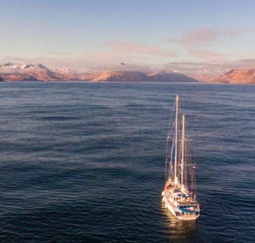 Foi em março de 1980 que o barco, um veleiro Bruce Roberts de 36 pés, deixou o porto para iniciar a primeira volta ao mundo.