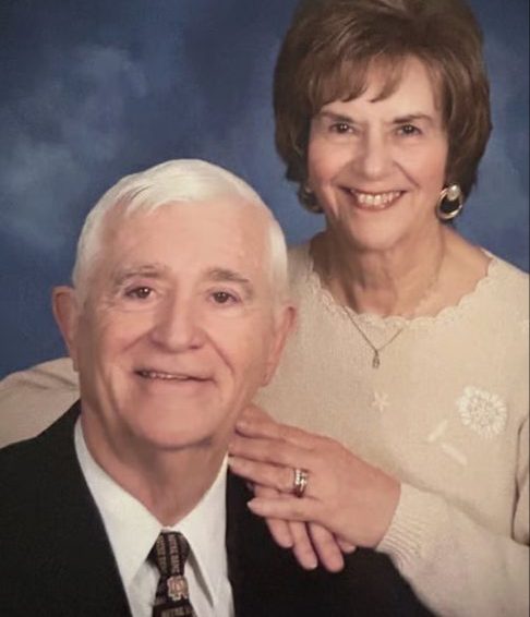 Casos de adoção costumam envolver crianças ou jovens, mas definitivamente não foi isso que levou William “Bill” Stains a parar no Guinness Book.