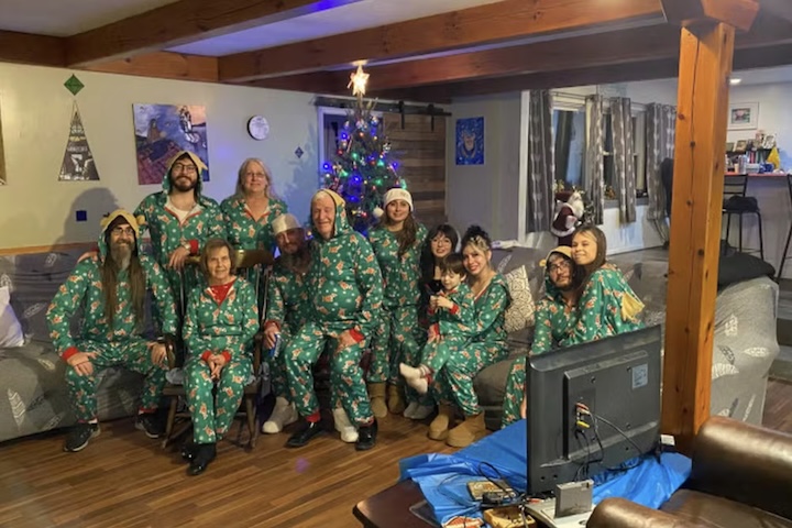 Imediatamente depois, Bill disse: ‘Bem, acho que é isso que vamos ter que fazer!’”, relembrou Ryan. Em 12 de novembro, Bill foi oficialmente adotado por Ryan e Jessica. Desde então, a família celebra a data anualmente. 