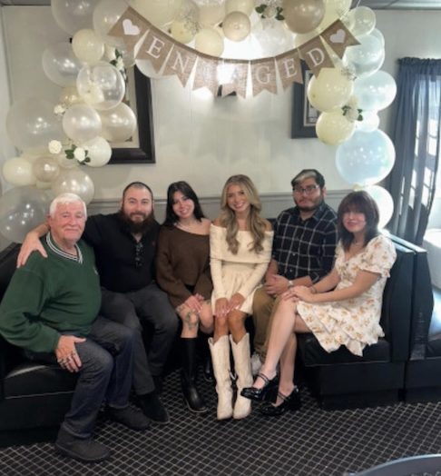 Ainda mais curioso foi o vínculo que motivou essa decisão: a relação profunda e duradoura entre Bill e e a família Fiscus. 