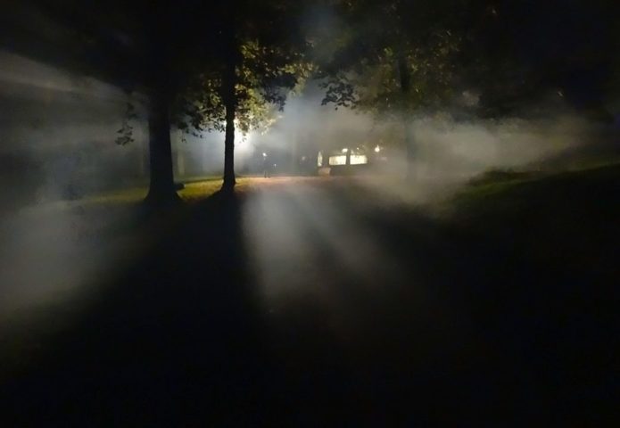 Ao longo da história, diversos pontos do planeta se tornaram sinônimo de mistério e curiosidade por causa de supostos avistamentos de objetos voadores não identificados. Alguns desses lugares atraem turistas, cientistas e ufólogos, enquanto outros permanecem isolados e cercados por teorias.