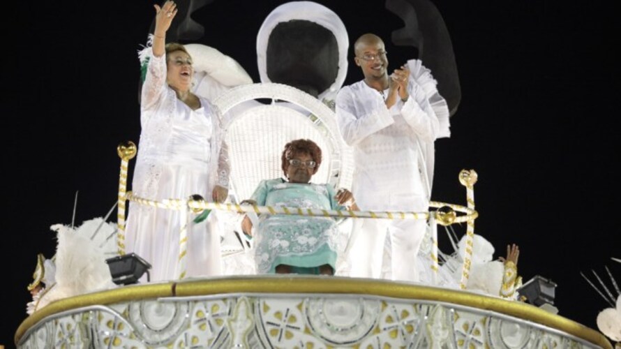 Ivone Lara - Império Serrano 2012 - Outra baluarte da escola de Madureira que também foi homenageada em vida. A cantora esteve na Sapucaí e recebeu os aplausos do público. Na apuração, a Serrinha ficou com o vice-campeonato da então Série A - segunda divisão -, e não retornou à elite na ocasião. 