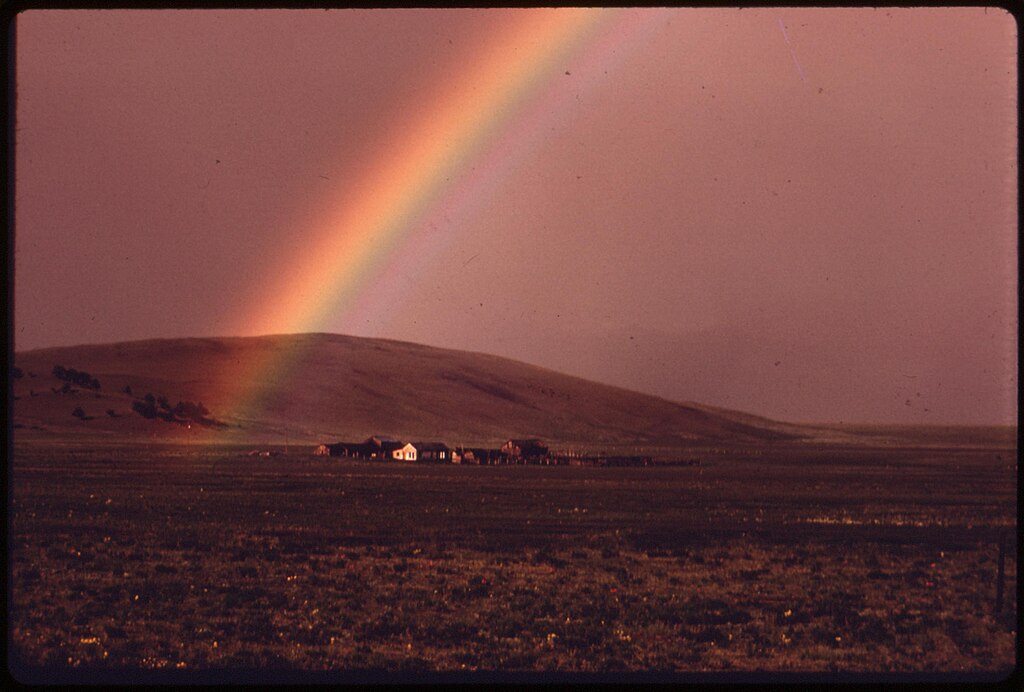 San Luis Valley (Estados Unidos) - O vale no Colorado é conhecido pelo grande número de avistamentos relatados ao longo das décadas. A região abriga o primeiro observatório ufológico do mundo, dedicado a registrar os fenômenos. Também há registros de ocorrências envolvendo animais e luzes noturnas. O local se tornou ponto de peregrinação para estudiosos e curiosos.
