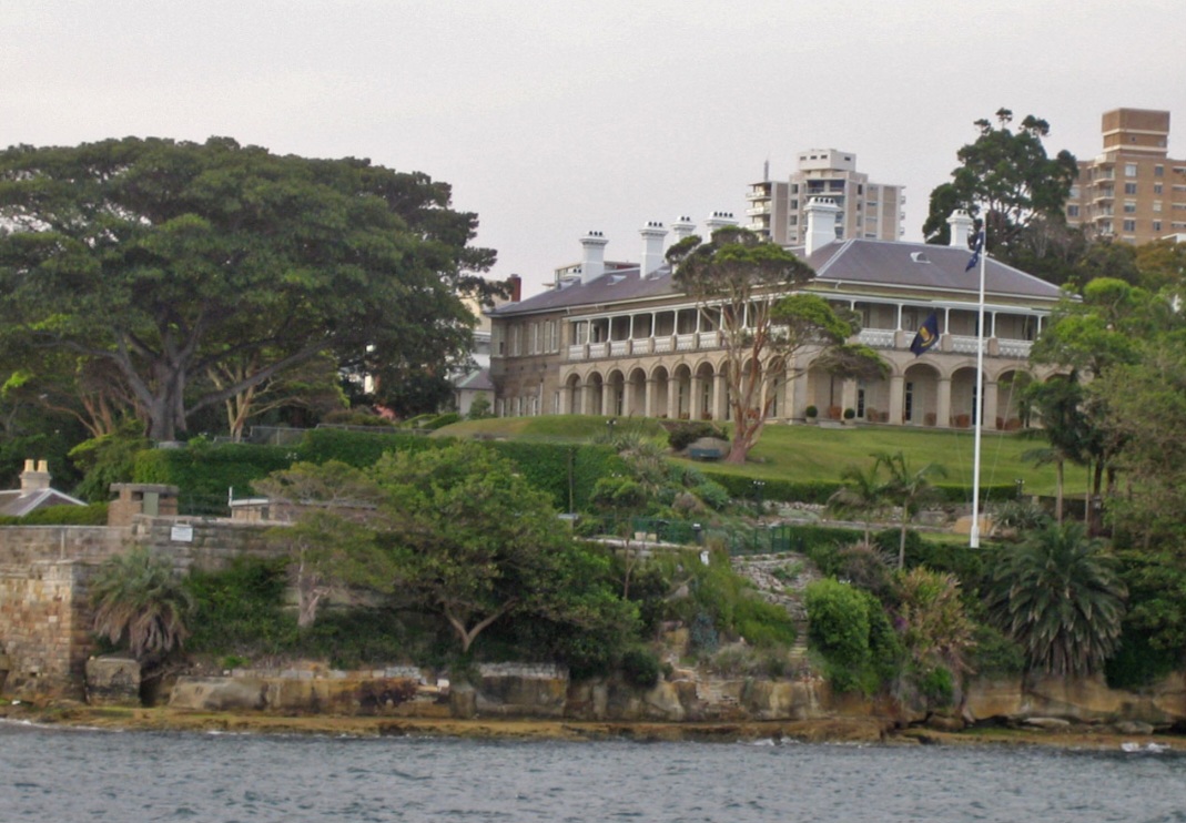 Casa do Governo de Sydney (1845)

Residência oficial do governador de Nova Gales do Sul, com arquitetura neogótica impressionante. Localizada dentro do Jardim Botânico, representa o legado colonial britânico na Austrália.
