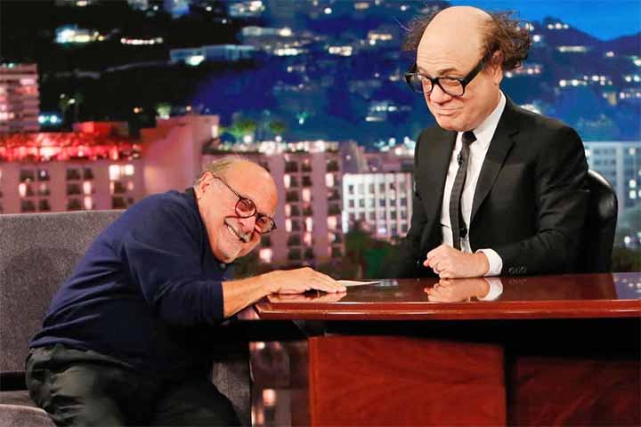 Outra curiosidade é que Jimmy Kimmel Live! frequentemente contou com apresentadores convidados durante as férias ou ausências de Kimmel, incluindo atores, músicos e comediantes de renome, o que se tornou quase um evento à parte para os fãs. 
