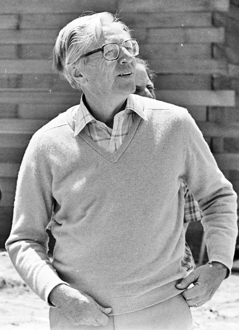 O cartunista americano Charles Schulz morreu aos 77 anos, em 2000, vítima de infarto. O seu personagem mais famoso é  o cão Snoopy, da raça beagle. Em 2022, seus trabalhos e sua imagem deixaram 24 milhões de dólares.