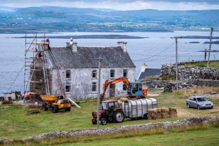 Para se qualificar, o imóvel precisa ser residencial e estar desocupado ou abandonado há dois anos, no mínimo. 
