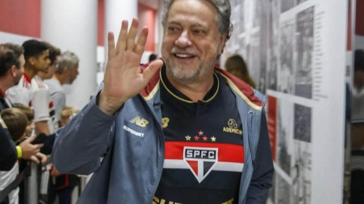 Grupo se reuniu nesta terça-feira para debater sobre o futuro do presidente tricolor em mais um dia marcado por denúncias