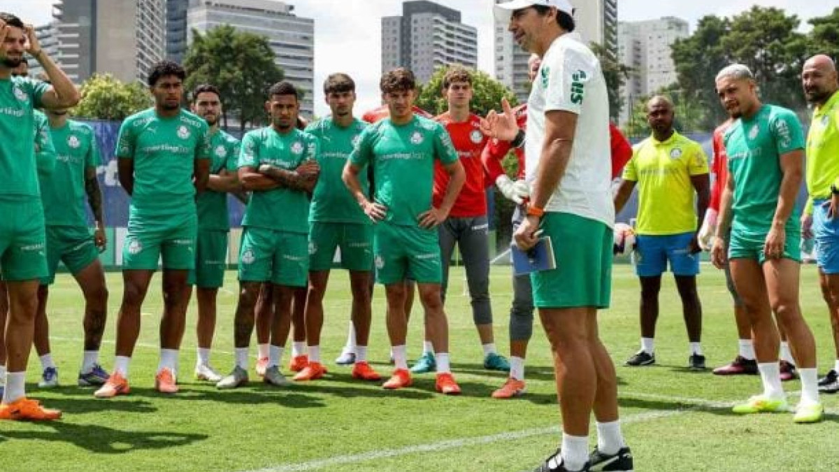 Lucas Evangelista e Figueiredo iniciaram a transição física no gramado. Marlon Freitas treinou com os companheiros na Academia