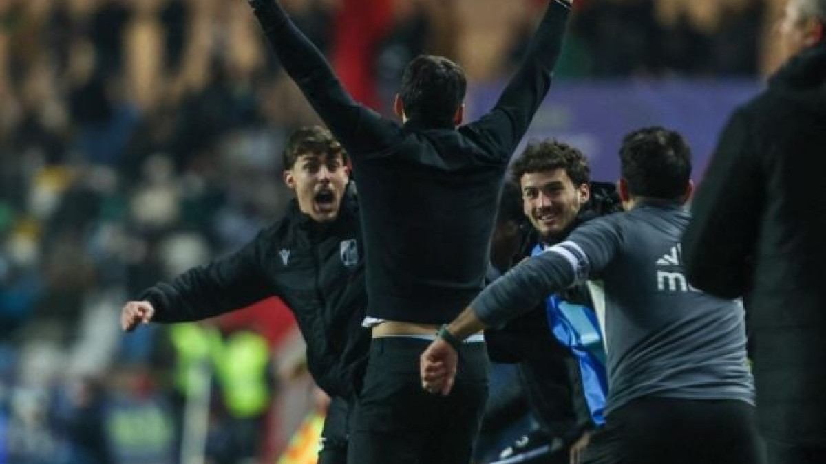 Em Leiria, sede do Final Four, Leões levam a virada por 2 a 1 pela semifinal; zagueiro brasileiro entra no segundo tempo, mas não evita revés