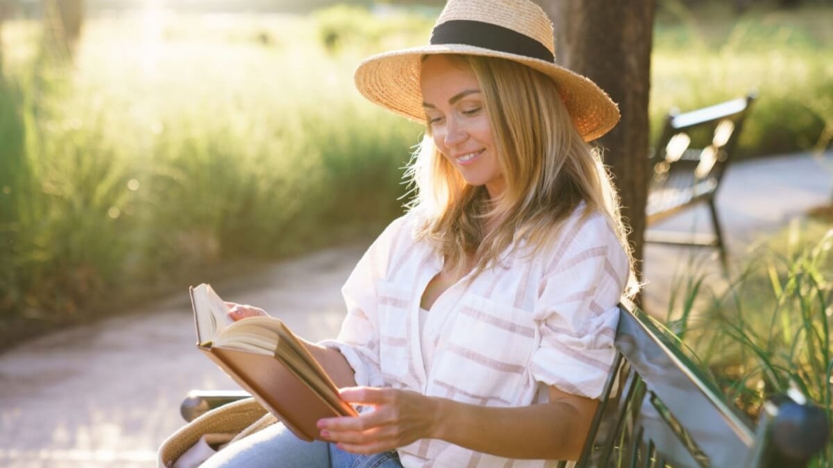 12 livros imperdíveis para relaxar nas férias
