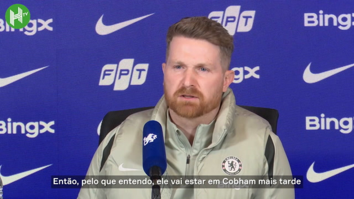 Treinador interino do Chelsea revela conversas com Liam Rosenior