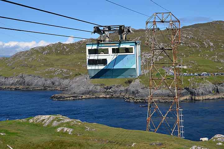 De acordo com dados oficiais, as 23 ilhas envolvidas somam apenas 2.734 habitantes. 
