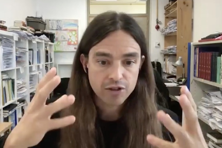 Embora não seja religioso, o neurocientista afirmou que a experiência mudou sua visão sobre a existência, o corpo e a consciência.