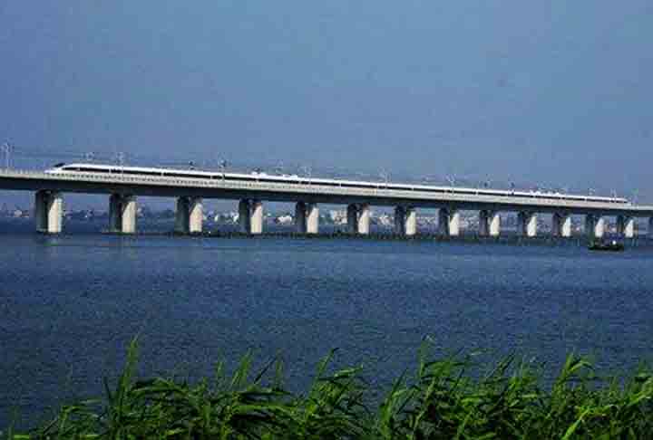 2º- A Grande Ponte de Tianjin, na China, foi inaugurada em 2011. Ela possui incríveis 113,7 quilômetros de extensão e é a segunda maior ponte do mundo.