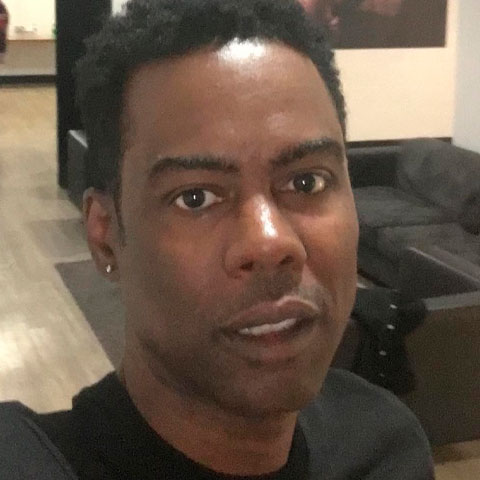 Chris Rock — Em 2014, durante entrevista a Jimmy Fallon, o comediante ironizou o Brasil ao dizer que o país “é conhecido apenas pelo traseiro”, mostrando desdém pela Copa do Mundo realizada aqui. A declaração foi vista como desrespeitosa, gerando forte repercussão negativa entre os brasileiros.
