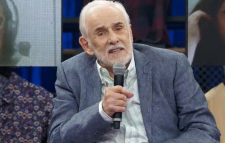 Na ocasião, ele contou que estava pesando 130 kg, com as pernas inchadas e os pés com manchas roxas, o que acarretava problemas de locomoção. Ele também utilizava uma sonda nasal. 
