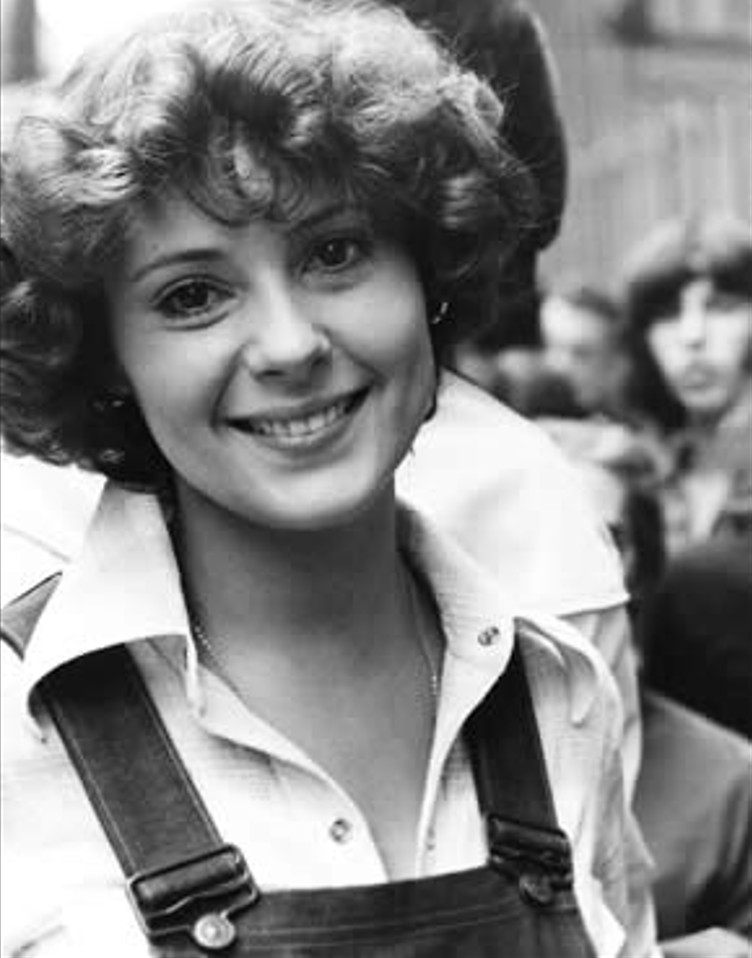 O interesse pela profissão surgiu ainda na adolescência, após assistir a uma peça teatral. Mesmo contrariando o pai, ingressou na Escola de Arte Dramática da Universidade de São Paulo no início dos anos 1970.
