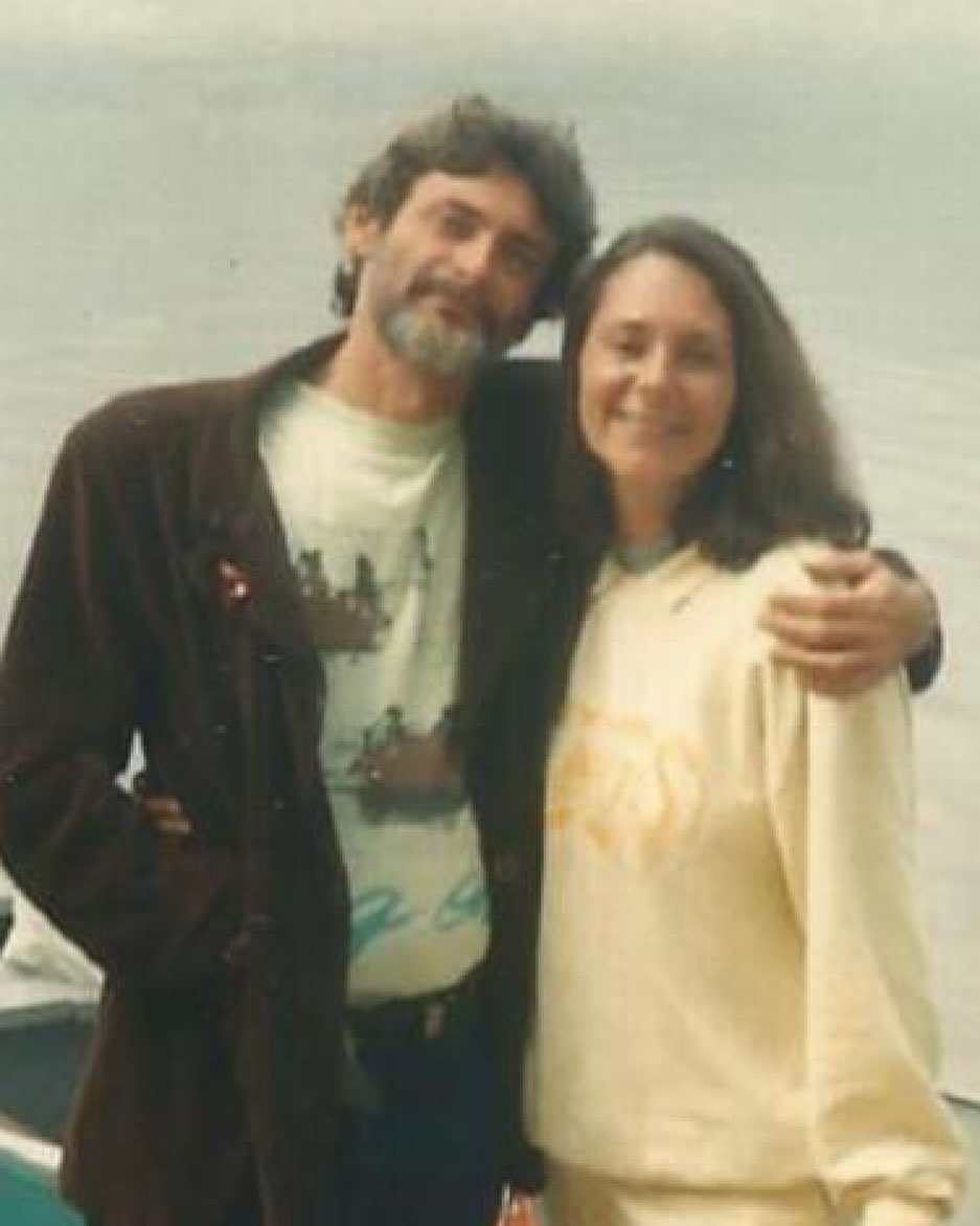 Em 1985, Elizabeth conheceu o arquiteto e produtor teatral Camilo Áttila, com quem oficializou o casamento em 2011. A seguir, conheça mais sobre a trajetória da atriz.
