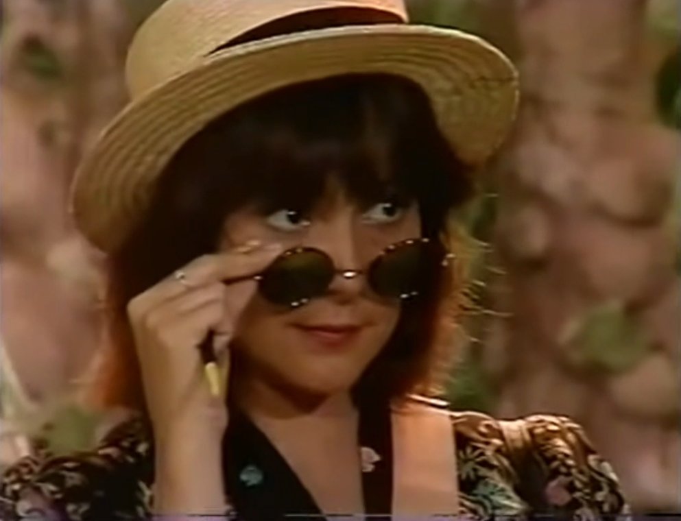 Ao longo da década de 1980, manteve presença constante na televisão em novelas como Plumas e Paetês, Pão, Pão, Beijo, Beijo, Partido Alto, De Quina para a Lua e Hipertensão, exibida em 1986. Após esse período, se afastou temporariamente da TV para se dedicar ao teatro.
